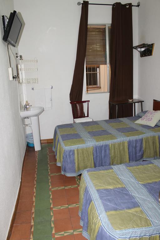Hostal Xucar Мадрид Номер фото
