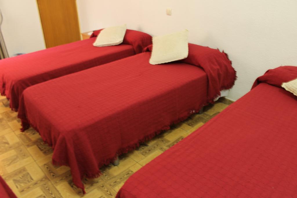 Hostal Xucar Мадрид Номер фото