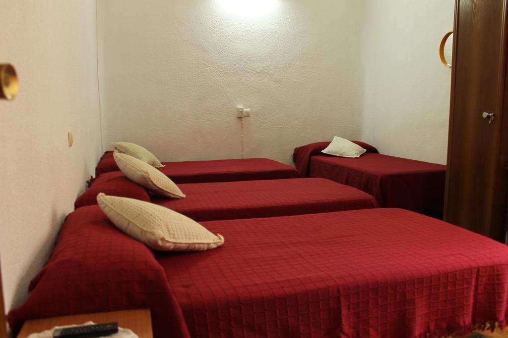 Hostal Xucar Мадрид Номер фото
