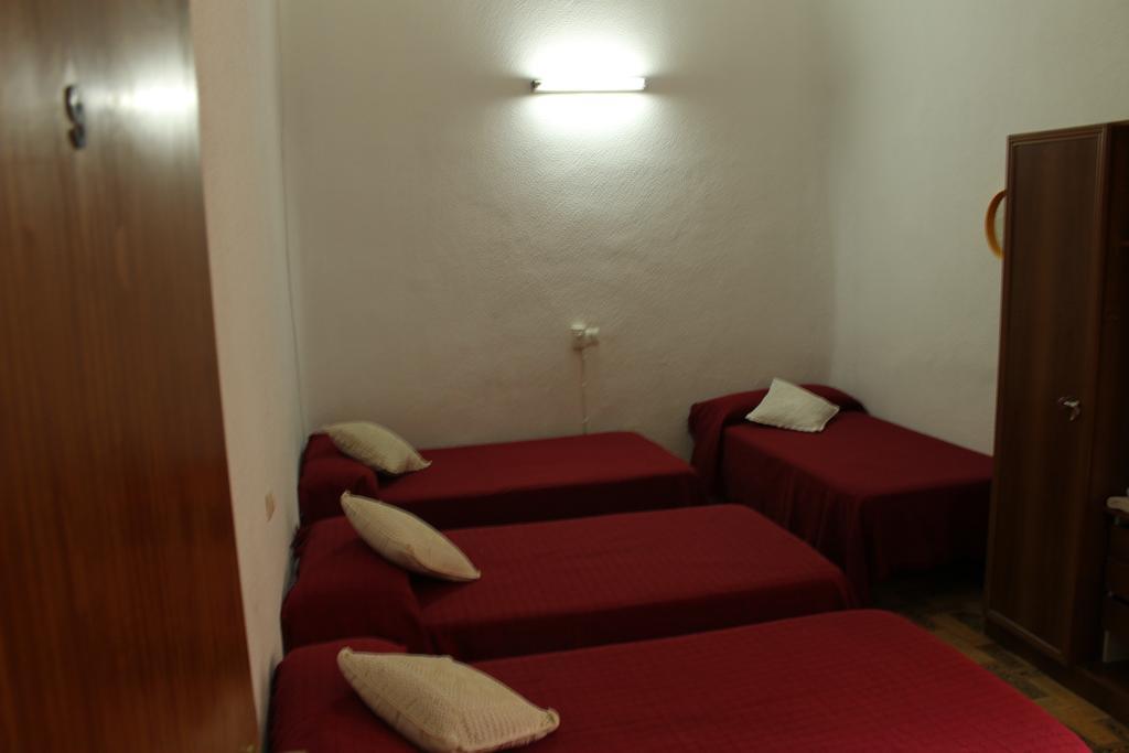 Hostal Xucar Мадрид Номер фото
