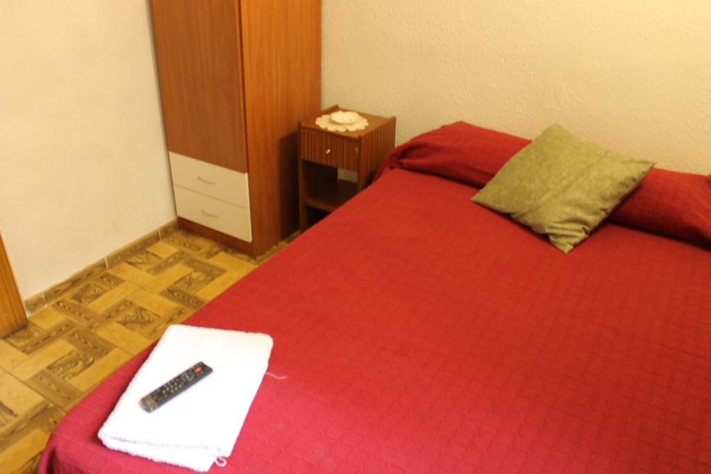 Hostal Xucar Мадрид Номер фото