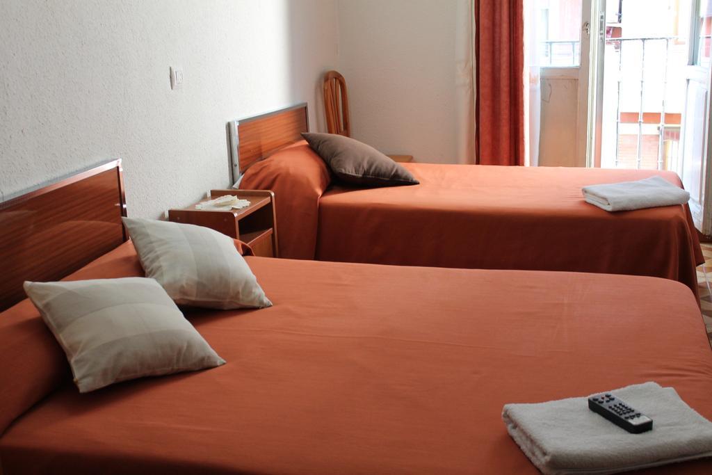 Hostal Xucar Мадрид Номер фото